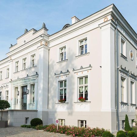 Hotel Jakubus Wilkow  Buitenkant foto
