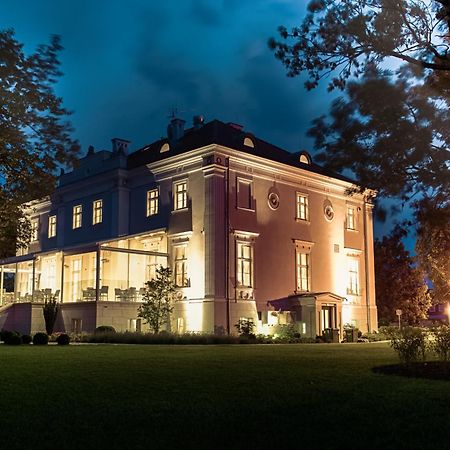Hotel Jakubus Wilkow  Buitenkant foto