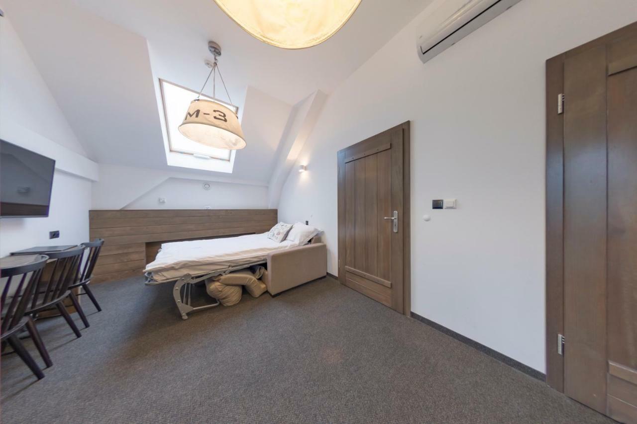Hotel Jakubus Wilkow  Buitenkant foto