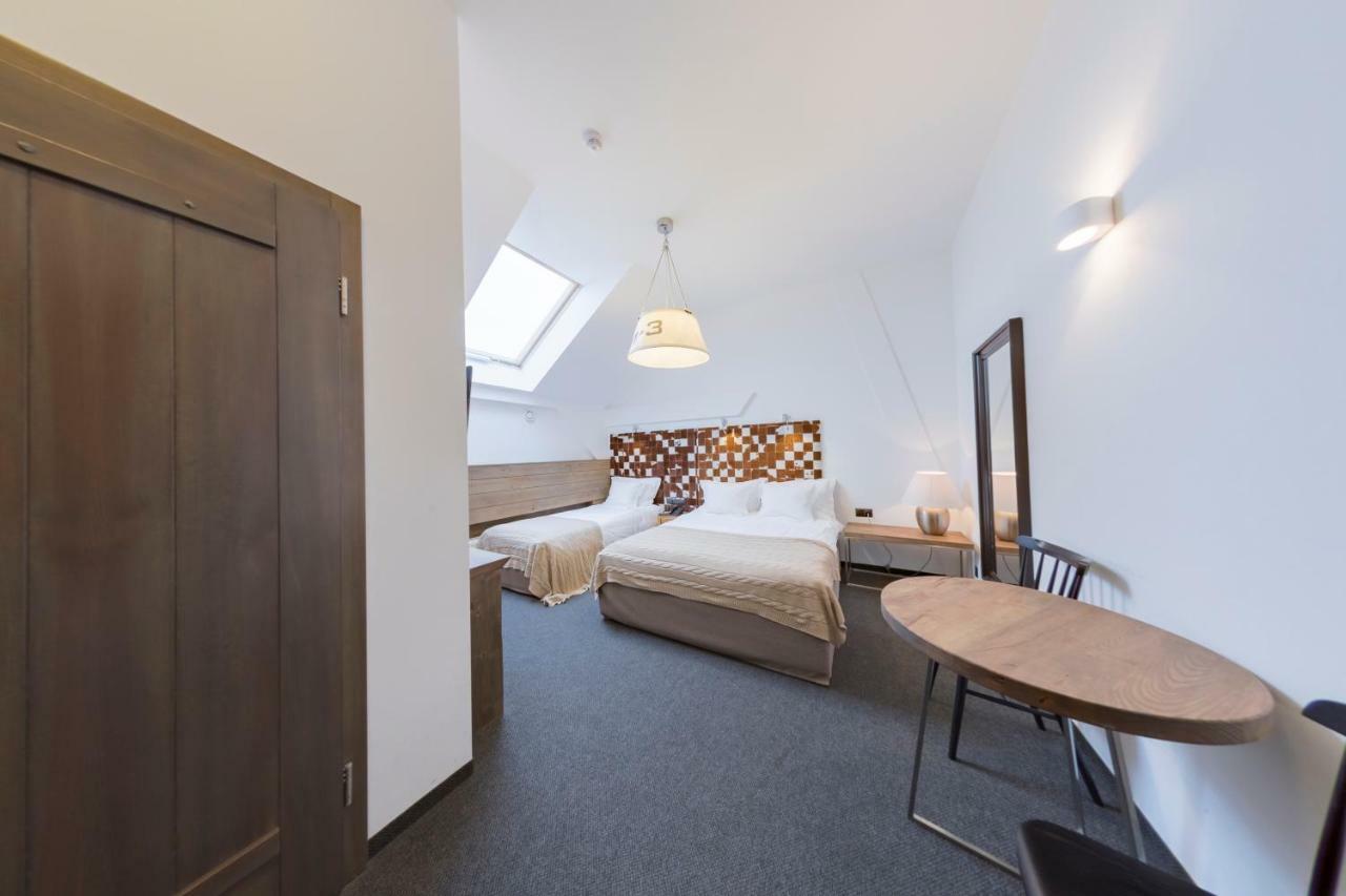 Hotel Jakubus Wilkow  Buitenkant foto
