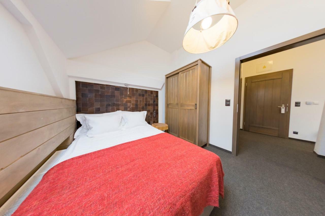 Hotel Jakubus Wilkow  Buitenkant foto