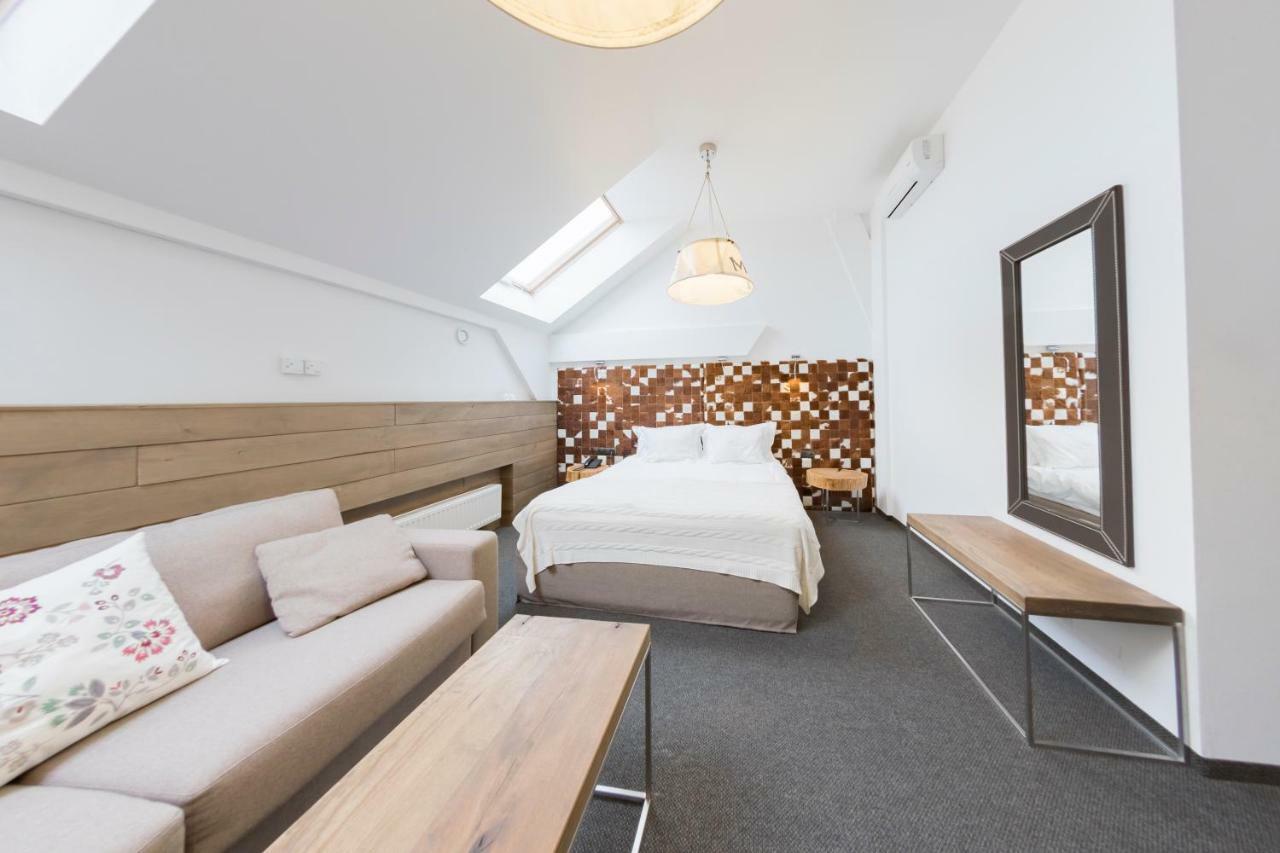 Hotel Jakubus Wilkow  Buitenkant foto