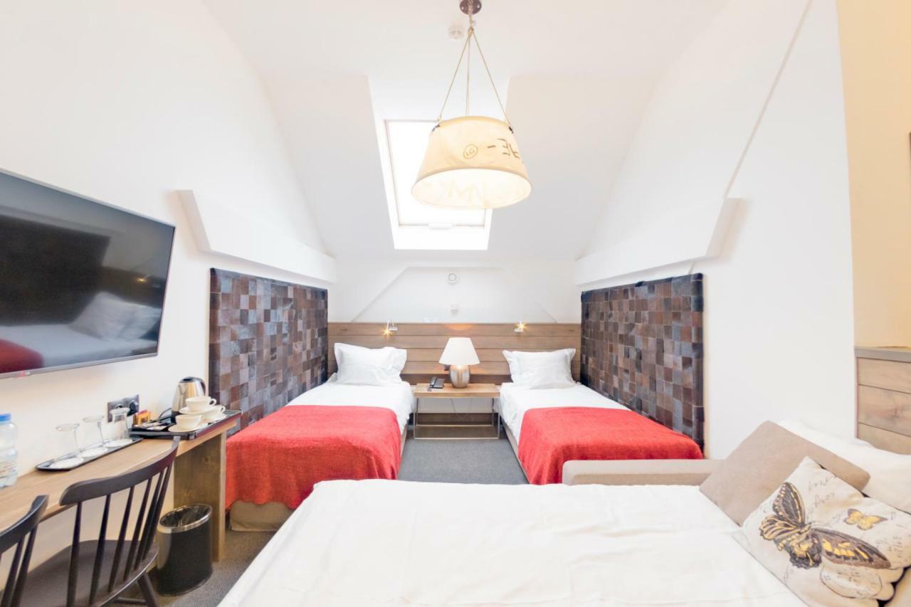 Hotel Jakubus Wilkow  Buitenkant foto