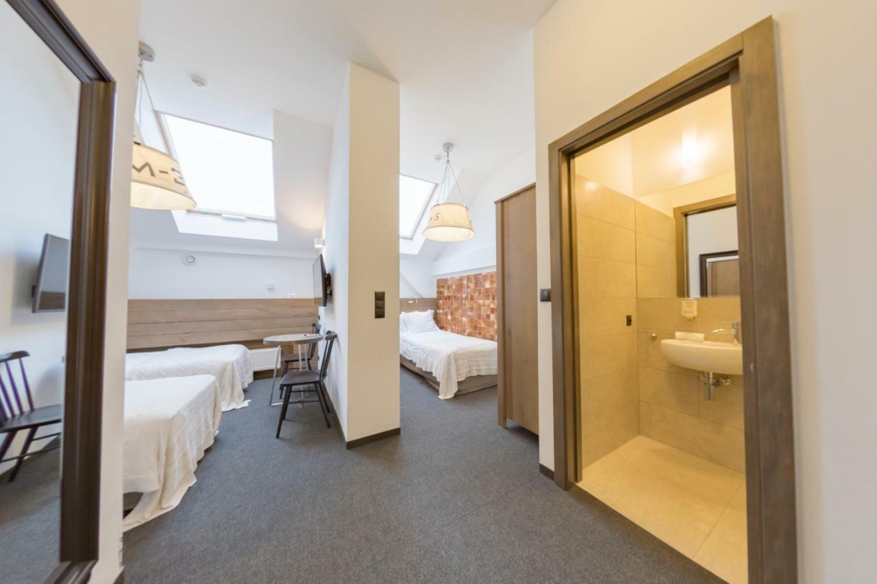 Hotel Jakubus Wilkow  Buitenkant foto